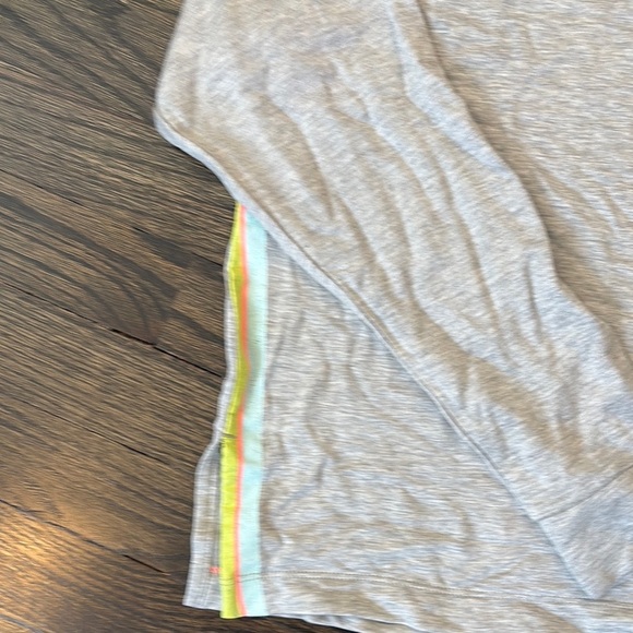 NWT- Gray Kids Hoodie with Rainbow Stripe by Vineyard Vines (size 16) - Picture 4 of 5